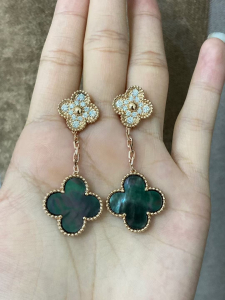 VCA / Magic Alhambra Earrings in 18k Gold set with 2 motifs of Mother-of-pearl and Diamonds-HaiLaBags VCA / Magic Alhambra Earrings in 18k Gold set with 2 motifs of Mother-of-pearl and Diamonds