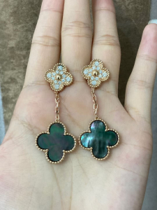 VCA / Magic Alhambra Earrings in 18k Gold set with 2 motifs of Mother-of-pearl and Diamonds-HaiLaBags VCA / Magic Alhambra Earrings in 18k Gold set with 2 motifs of Mother-of-pearl and Diamonds