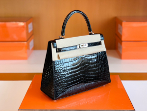 Kuwait Shop  KL 25cm Black porosus crocodile leather 黑色 亮面鳄鱼皮🐊 湾鳄倒V 银扣 Y刻 超级漂亮啊啊啊