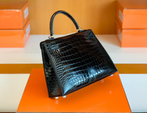 Kuwait Shop  KL 25cm Black porosus crocodile leather 黑色 亮面鳄鱼皮🐊 湾鳄倒V 银扣 Y刻 超级漂亮啊啊啊