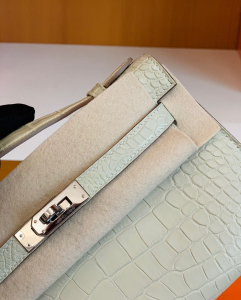 Mini KL一代 KL Pochette 22cm Y1 color code 香草色 雾面鳄鱼皮 美洲方块 银扣 Y刻