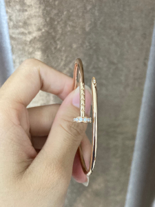 JUSTE UN CLOU BRACELETS gold with diamonds