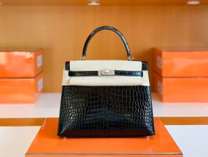 Kuwait Shop  KL 25cm Black porosus crocodile leather 黑色 亮面鳄鱼皮🐊 湾鳄倒V 银扣 Y刻 超级漂亮啊啊啊