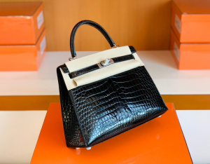 Kuwait Shop  KL 25cm Black porosus crocodile leather 黑色 亮面鳄鱼皮🐊 湾鳄倒V 银扣 Y刻 超级漂亮啊啊啊
