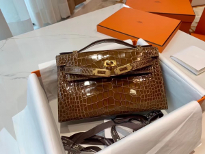 Hong Kong HM KL Pochette CC31 Miel Shiny Alligator Crocodile