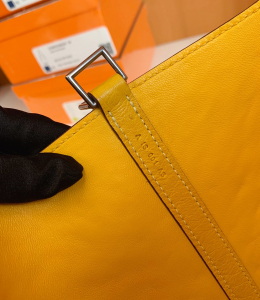 Saudi Arabia Kuwait Qatar HM Picotin Lock 22 Ostrich Yellow