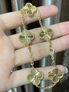 Van Cleef & Arpels Vintage Alhambra Bracelet in 18k Yellow Gold with 5 Motifs