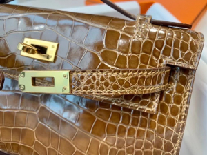 Hong Kong HM KL Pochette CC31 Miel Shiny Alligator Crocodile