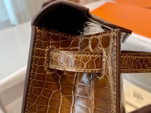 Hong Kong HM KL Pochette CC31 Miel Shiny Alligator Crocodile