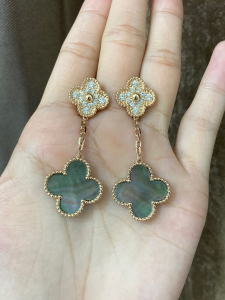 Magic Alhambra Earrings in 18k Pink Gold set with 2 motifs of Mother-of-pearl and Diamonds