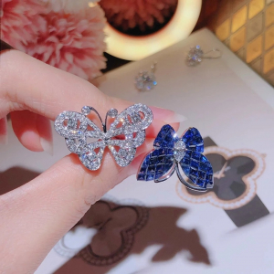 Van Cleef & Arpels Two Butterfly rings in 18k White Gold with Diamonds
