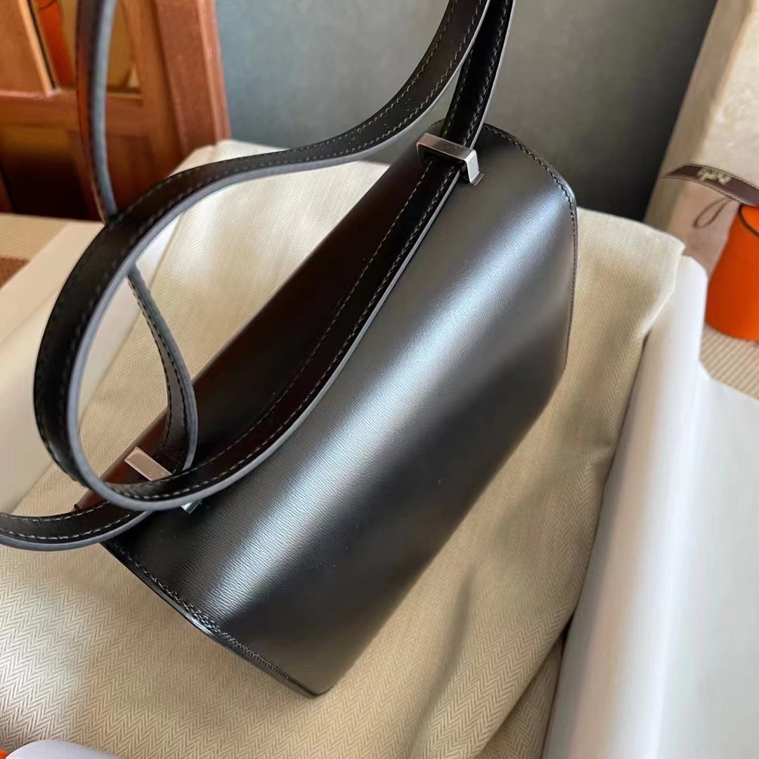 Qatar Al Jumaliyah HM Constance 18cm Box calfskin CC89 Noir PHW