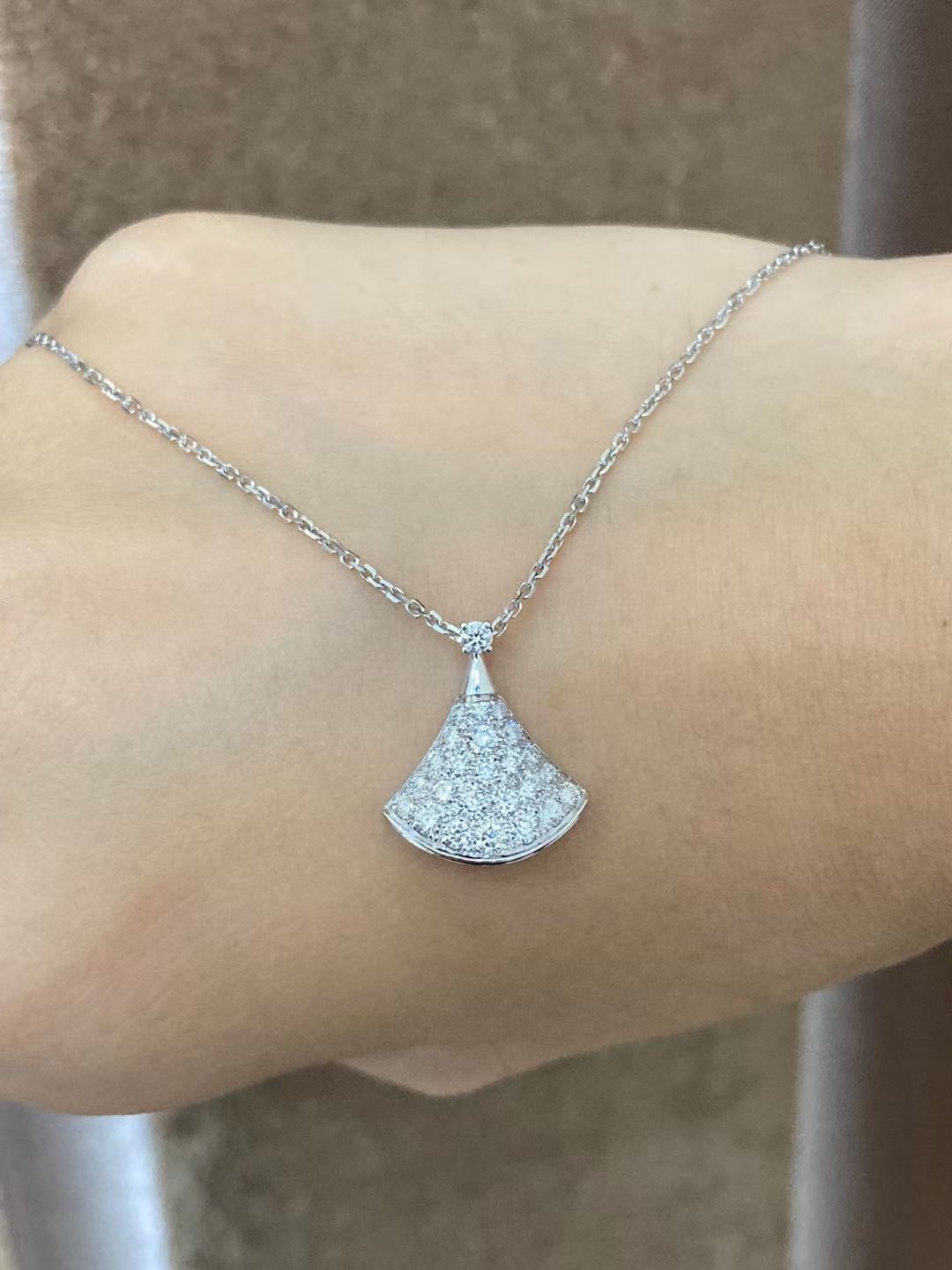 DIVAS’ DREAM necklace 18k white gold with full diamond