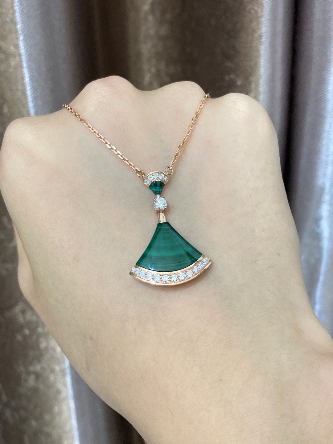 Stone Malachite DIVAS’ DREAM necklace
