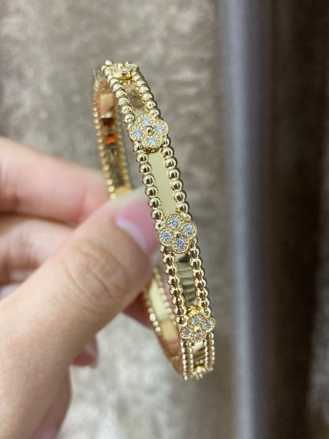 CUSTOM VAN CLEEF & ARPELS PERLÉE CLOVERS BRACELET IN GOLD WITH DIAMONDS