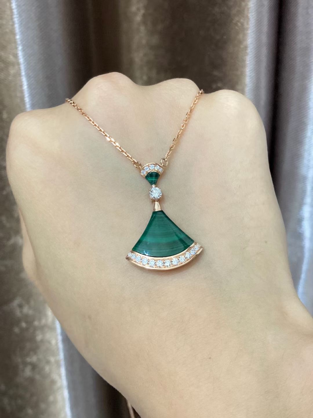 Stone Malachite DIVAS’ DREAM necklace