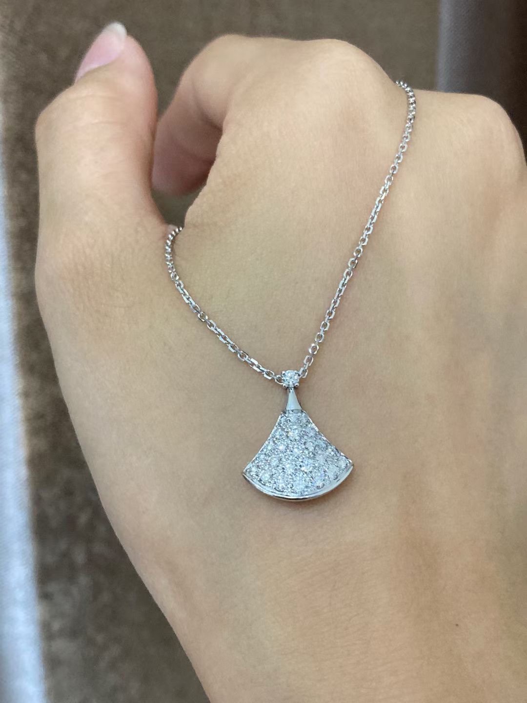 DIVAS’ DREAM necklace 18k white gold with full diamond