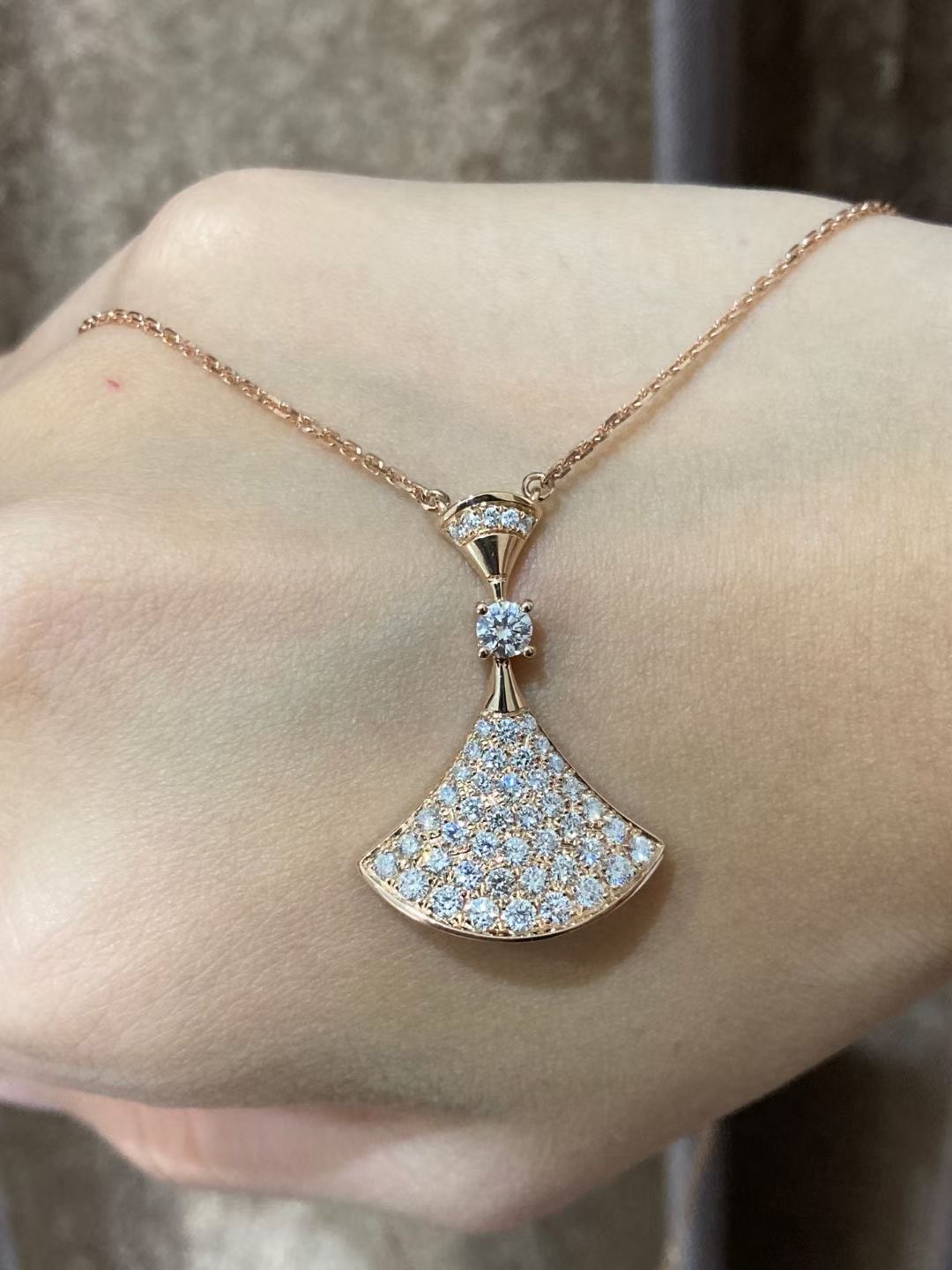 DIVAS’ DREAM necklace 18k gold with full diamond