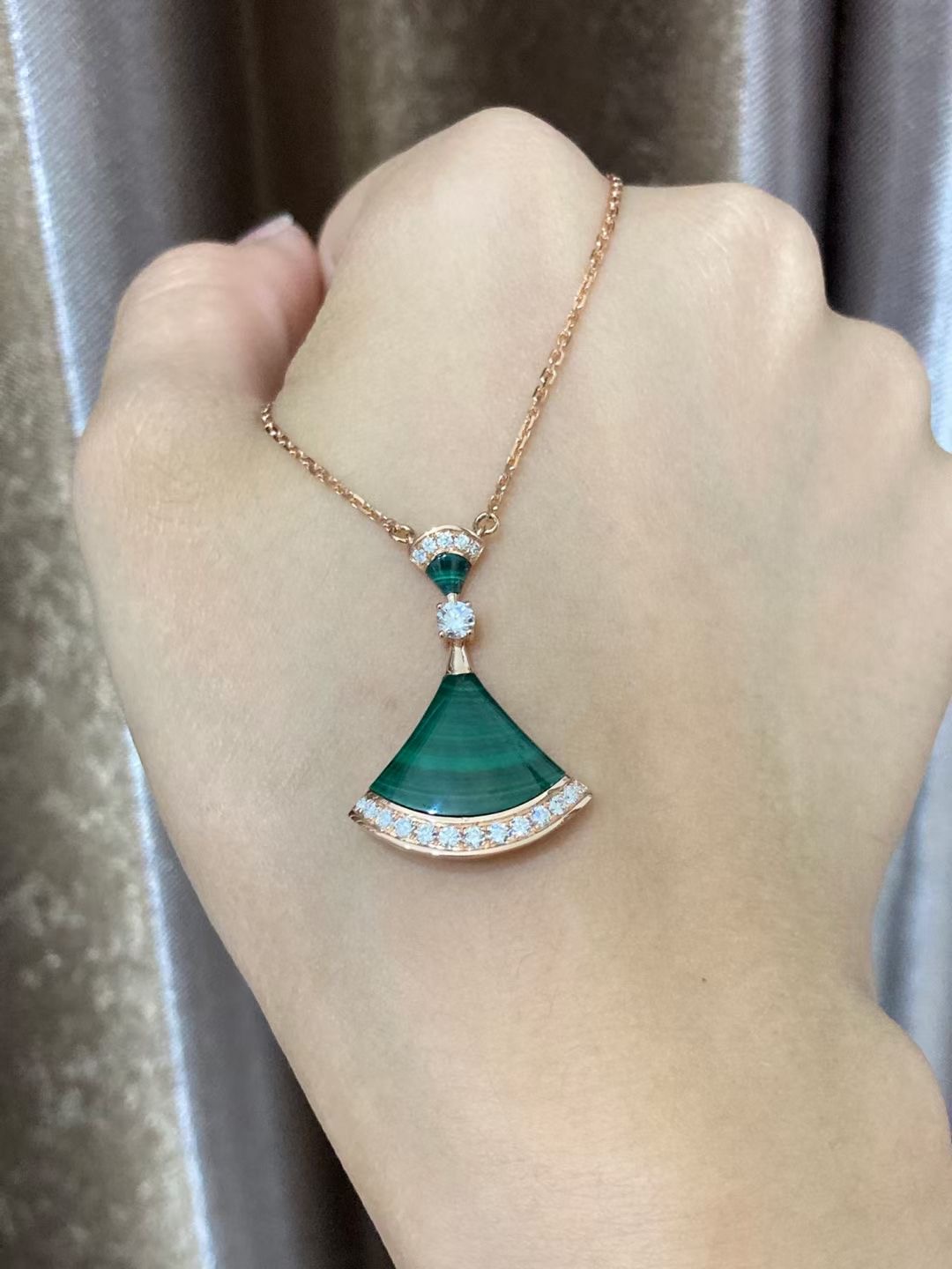 Stone Malachite DIVAS’ DREAM necklace