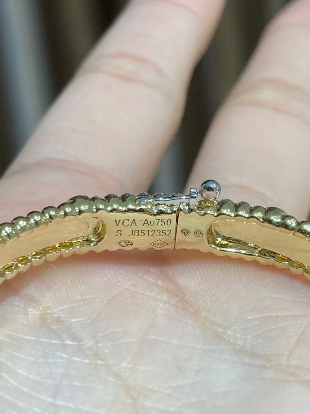 CUSTOM VAN CLEEF & ARPELS PERLÉE CLOVERS BRACELET IN GOLD WITH DIAMONDS