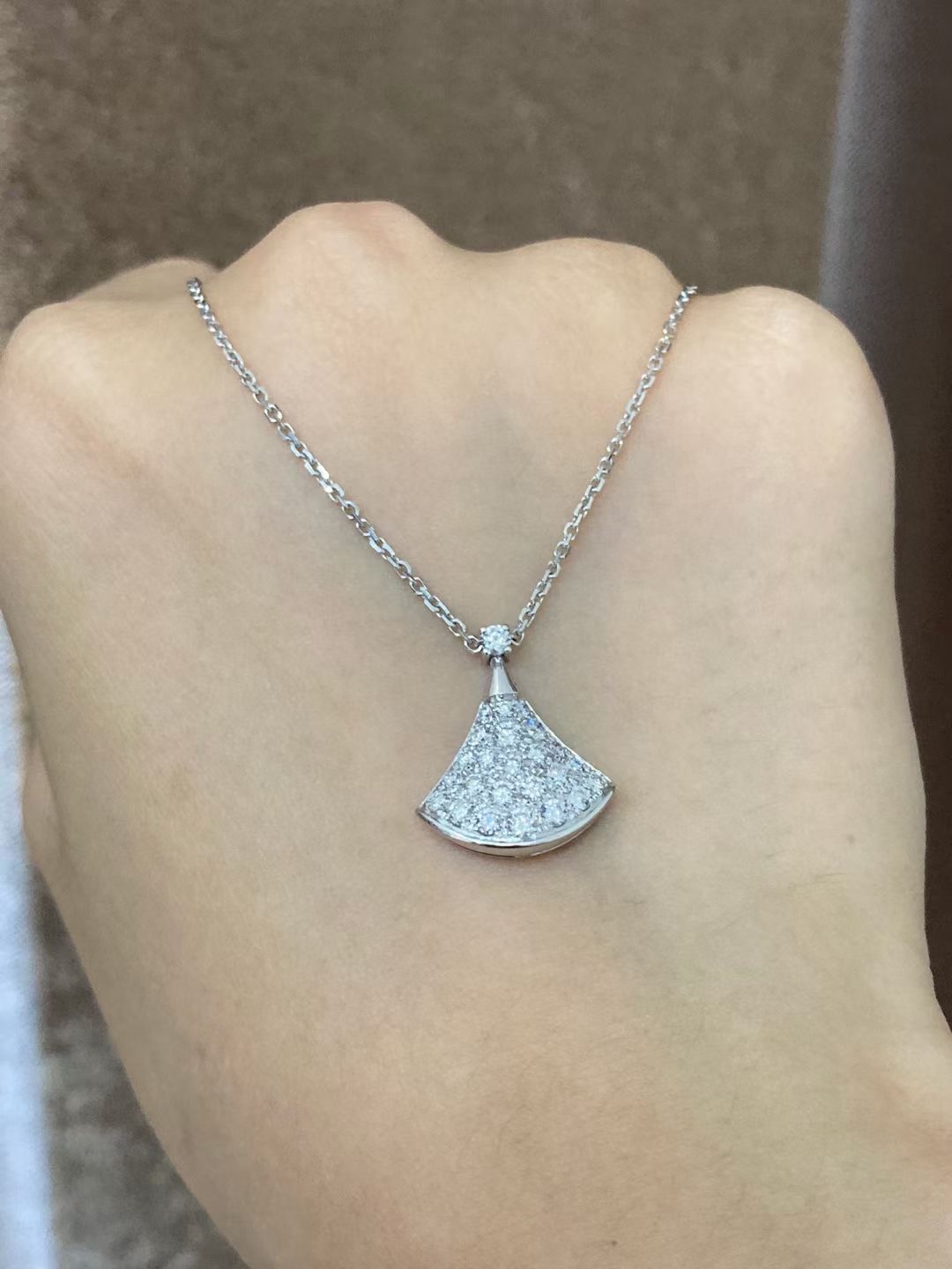 DIVAS’ DREAM necklace 18k white gold with full diamond