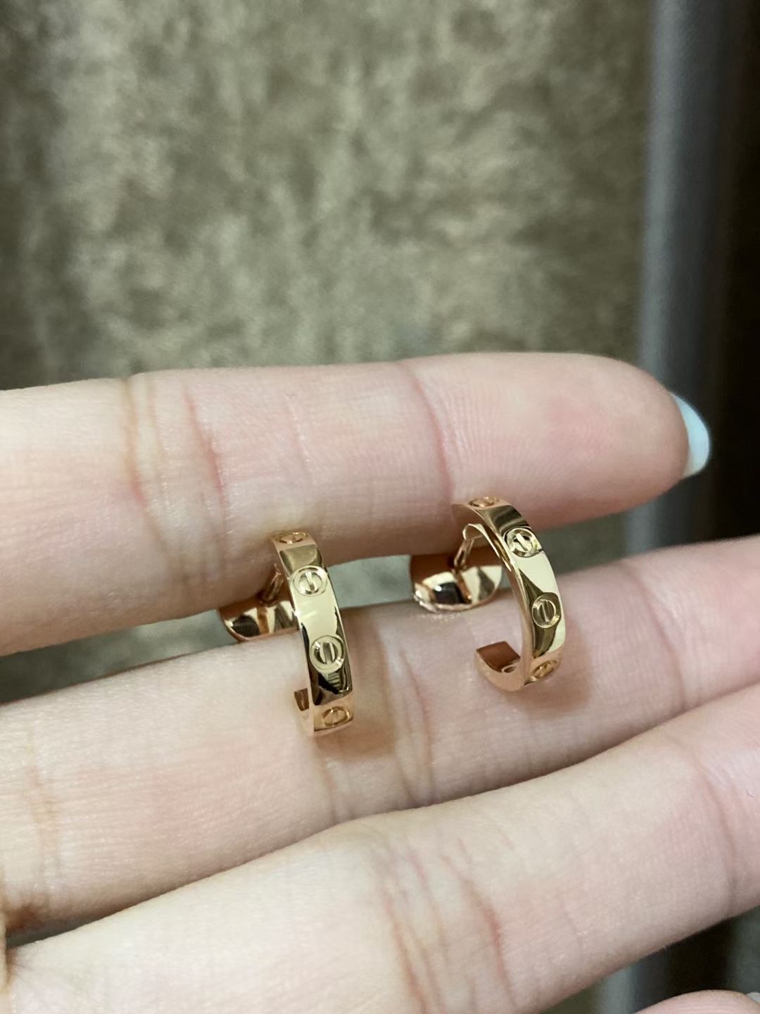 C earrings 18k gold