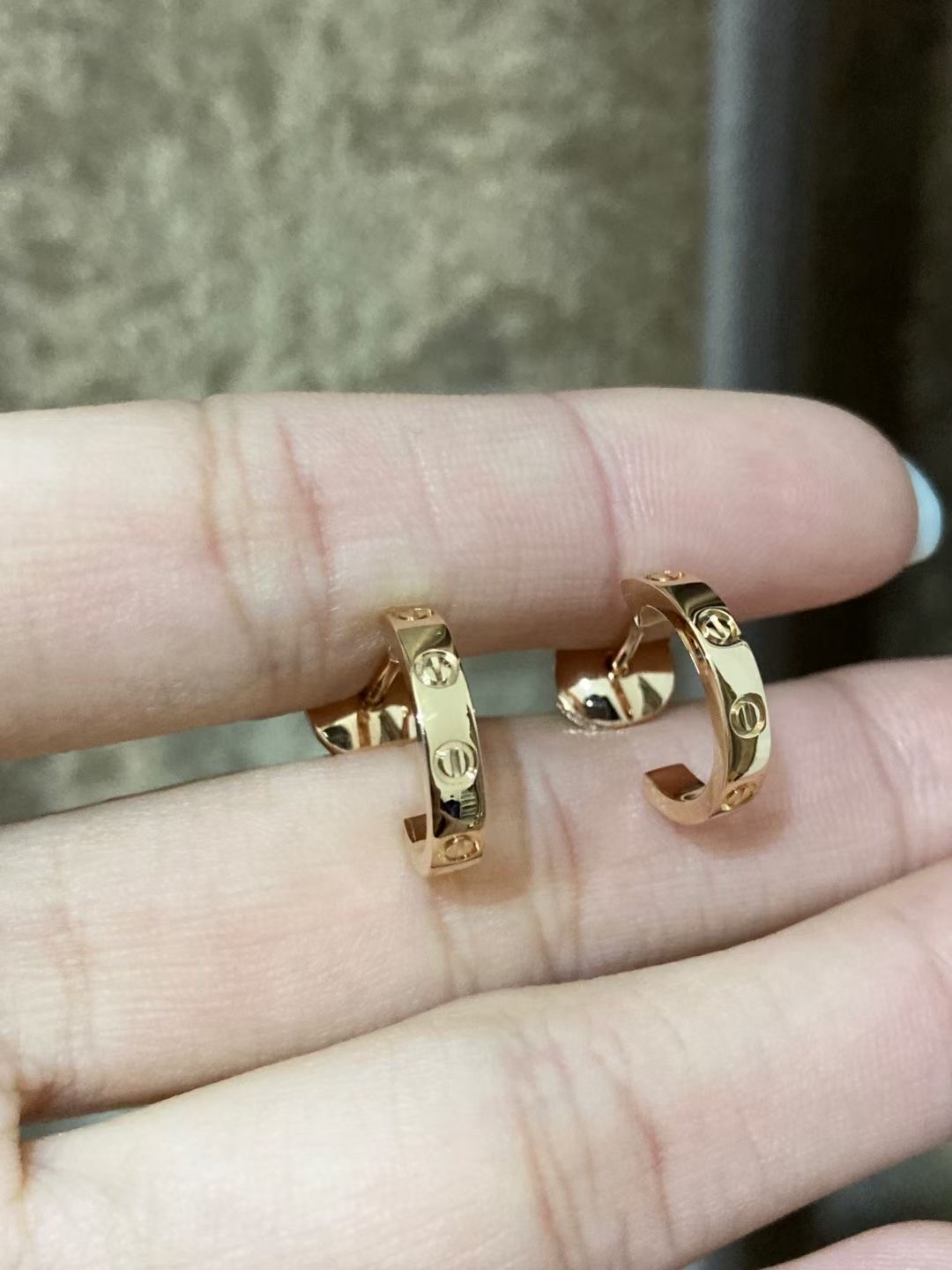 C earrings 18k gold