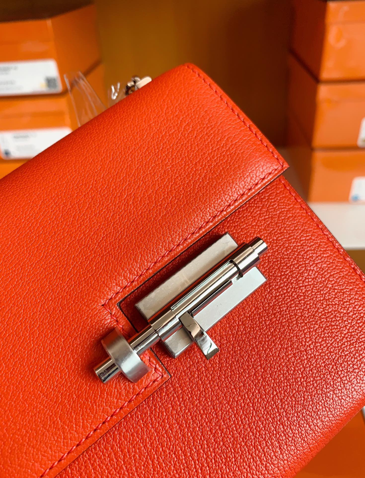 Bahrain HM VR 17.5cm Chevre Mysore Orange color