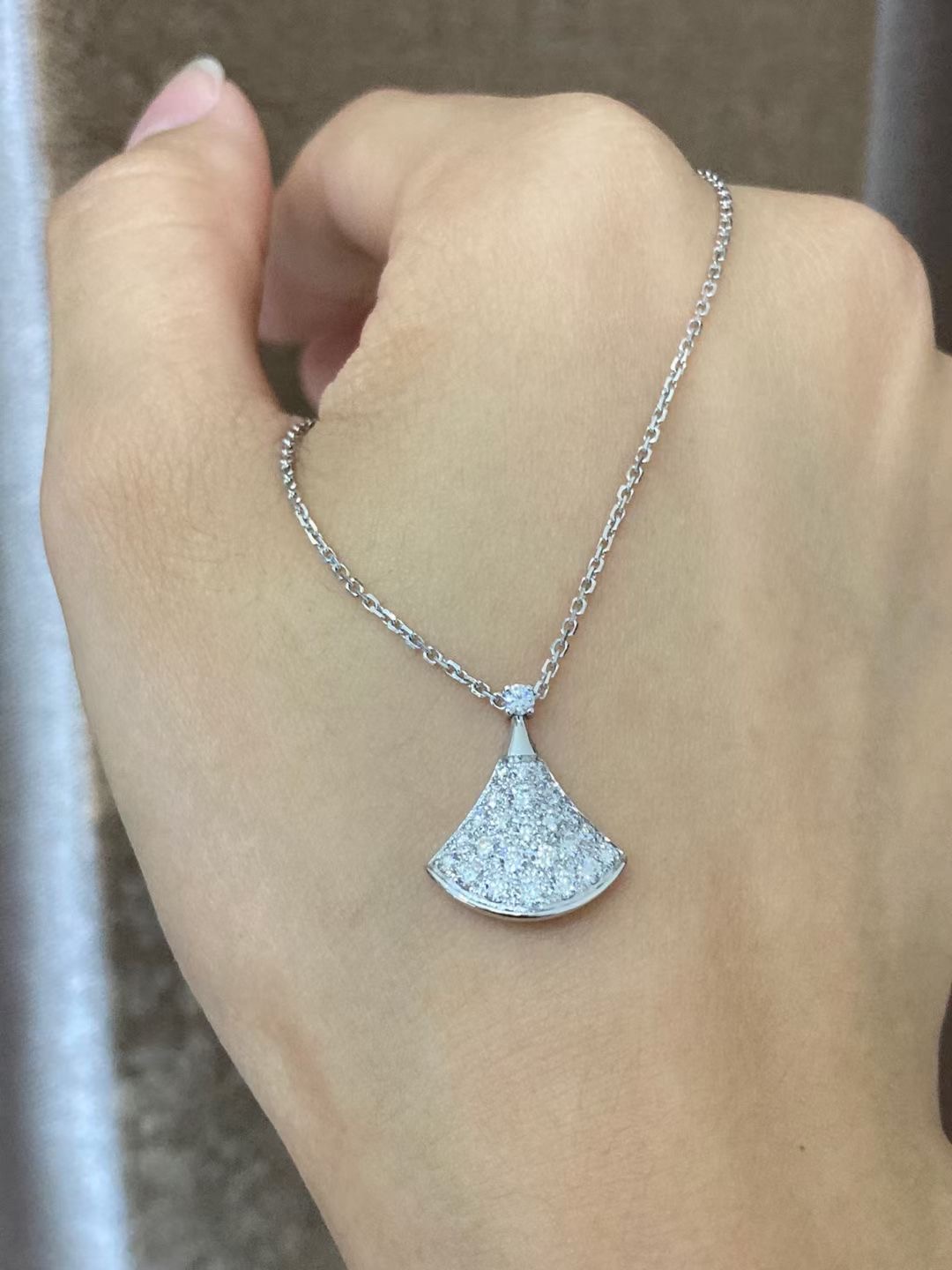 DIVAS’ DREAM necklace 18k white gold with full diamond
