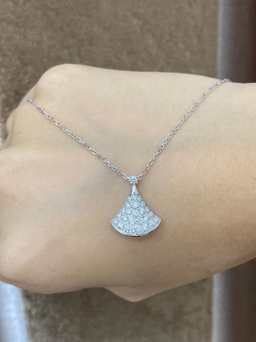 DIVAS’ DREAM necklace 18k white gold with full diamond