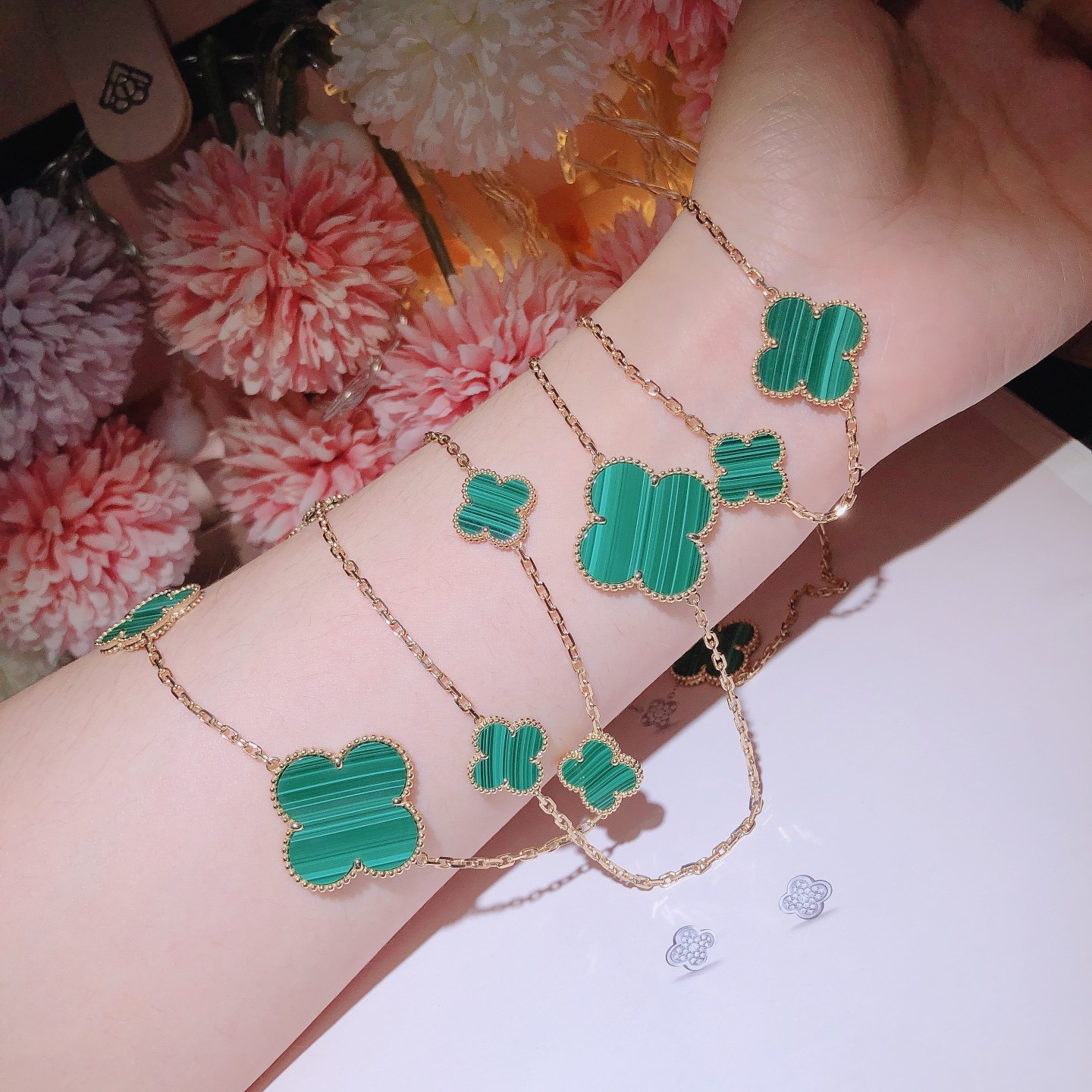 Magic Alhambra long necklace 16 motifs Yellow gold Malachite,