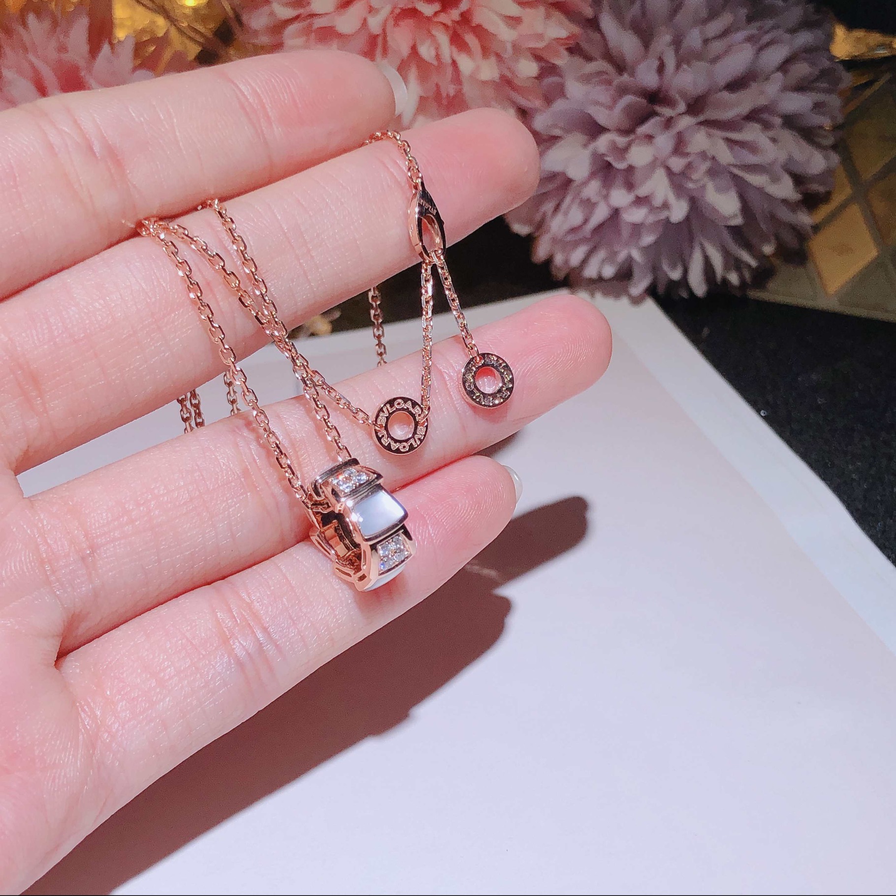 Snake bone necklace 18k gold inlaid with natural diamonds ➕ white mother-of-pearl