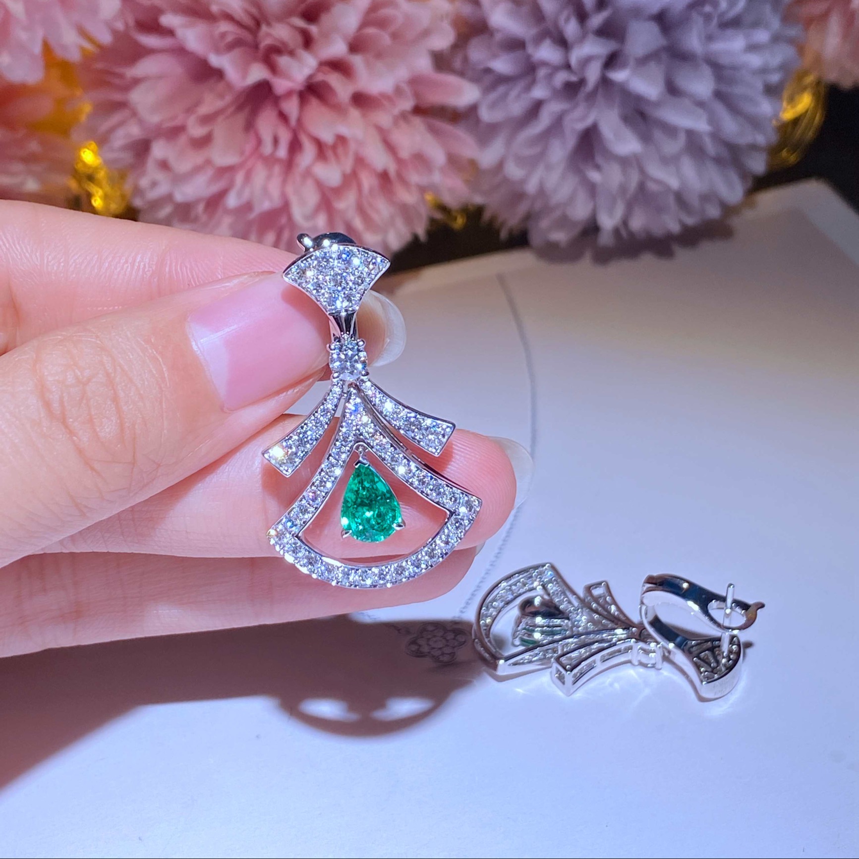 Dubai Shop Emerald earring 18k white gold inlaid with natural diamonds ➕ emerald gems