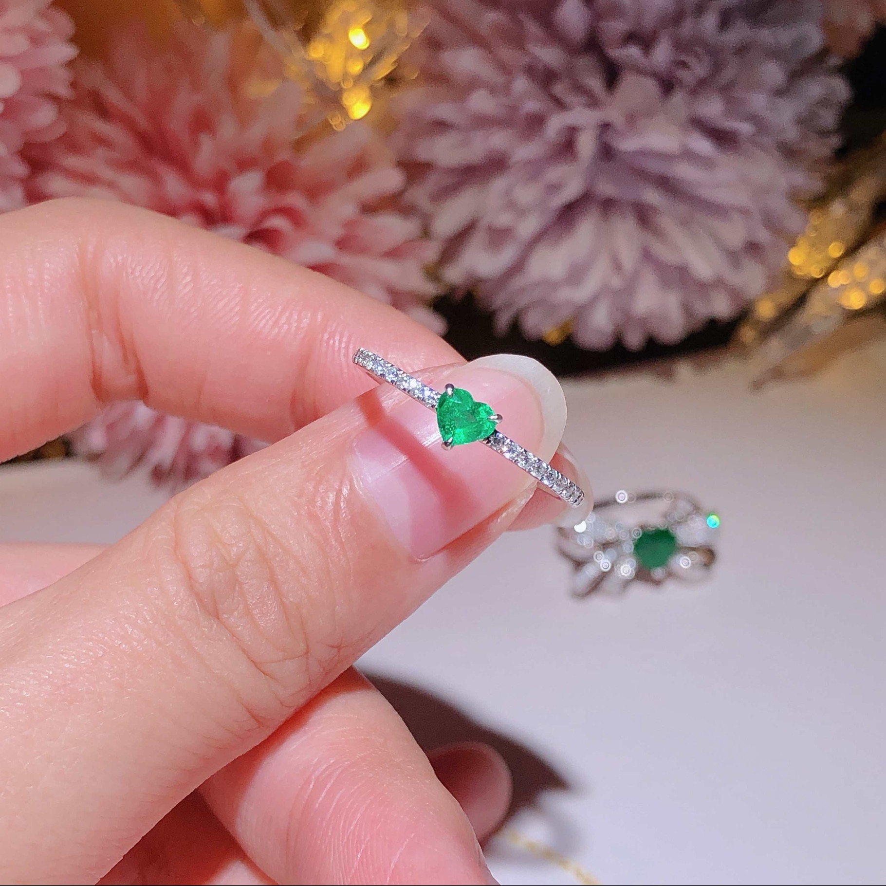 Kuwait Shop Small emerald ring 18K gold set with natural diamonds + emeralds.