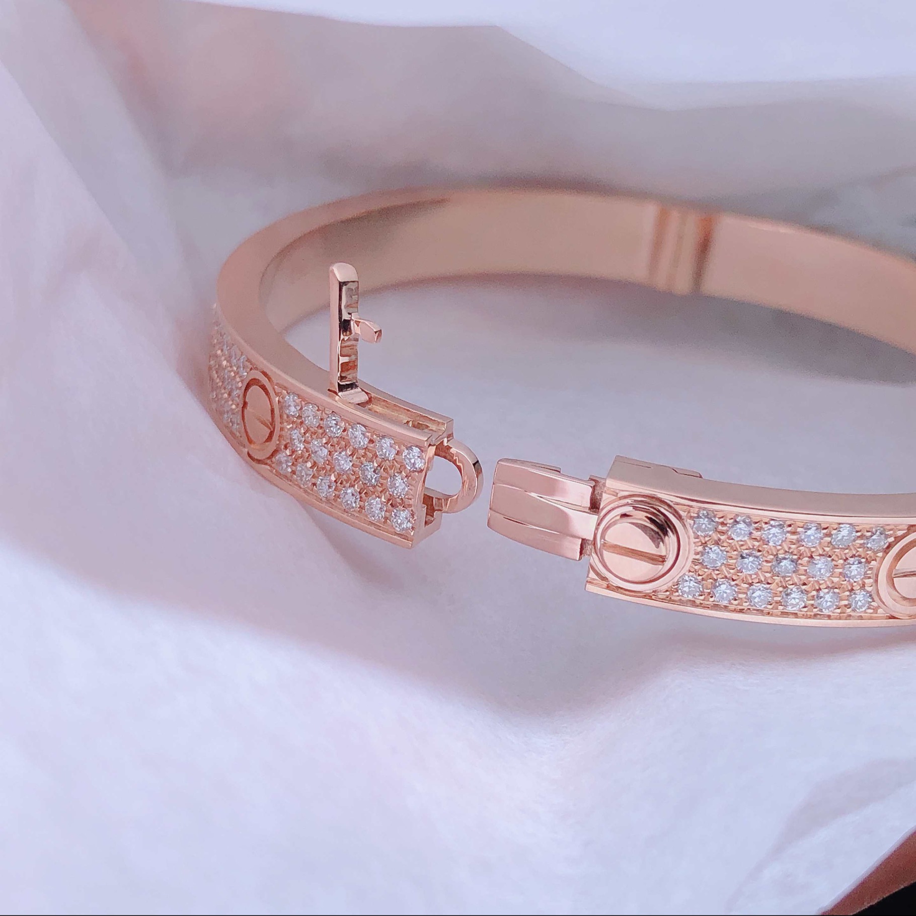LOVE bracelet, 18k gold, set with 204 brilliant-cut diamonds totaling 1.99 carats. Width: 6.7 mm. Thickness: 3 mm.