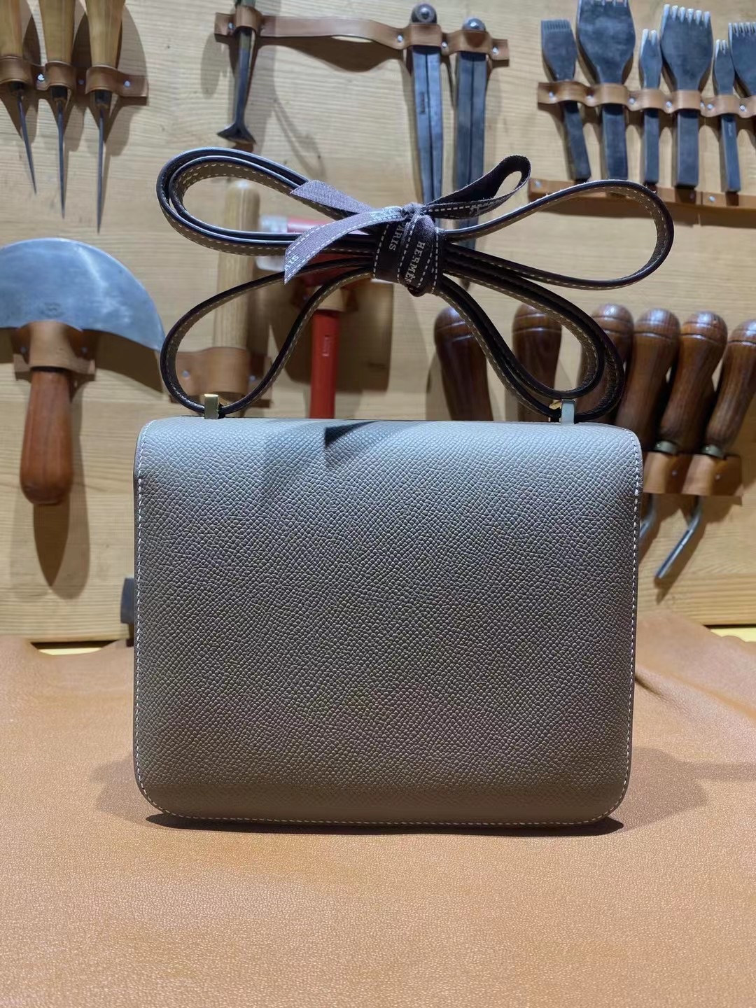 康康方胖子18cm Ck18 etoupe 大象灰色 epsom皮 金扣，正品品相，一看图片又有感觉。现货