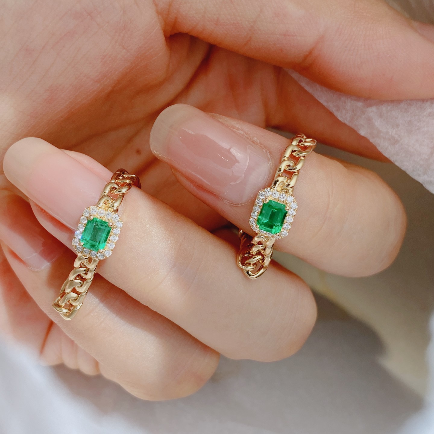Small Emerald Ring 18k Gold Set with Natural Diamonds ➕ Emerald Gems-HaiLaBags Small Emerald Ring 18k Gold Set with Natural Diamonds ➕ Emerald Gems