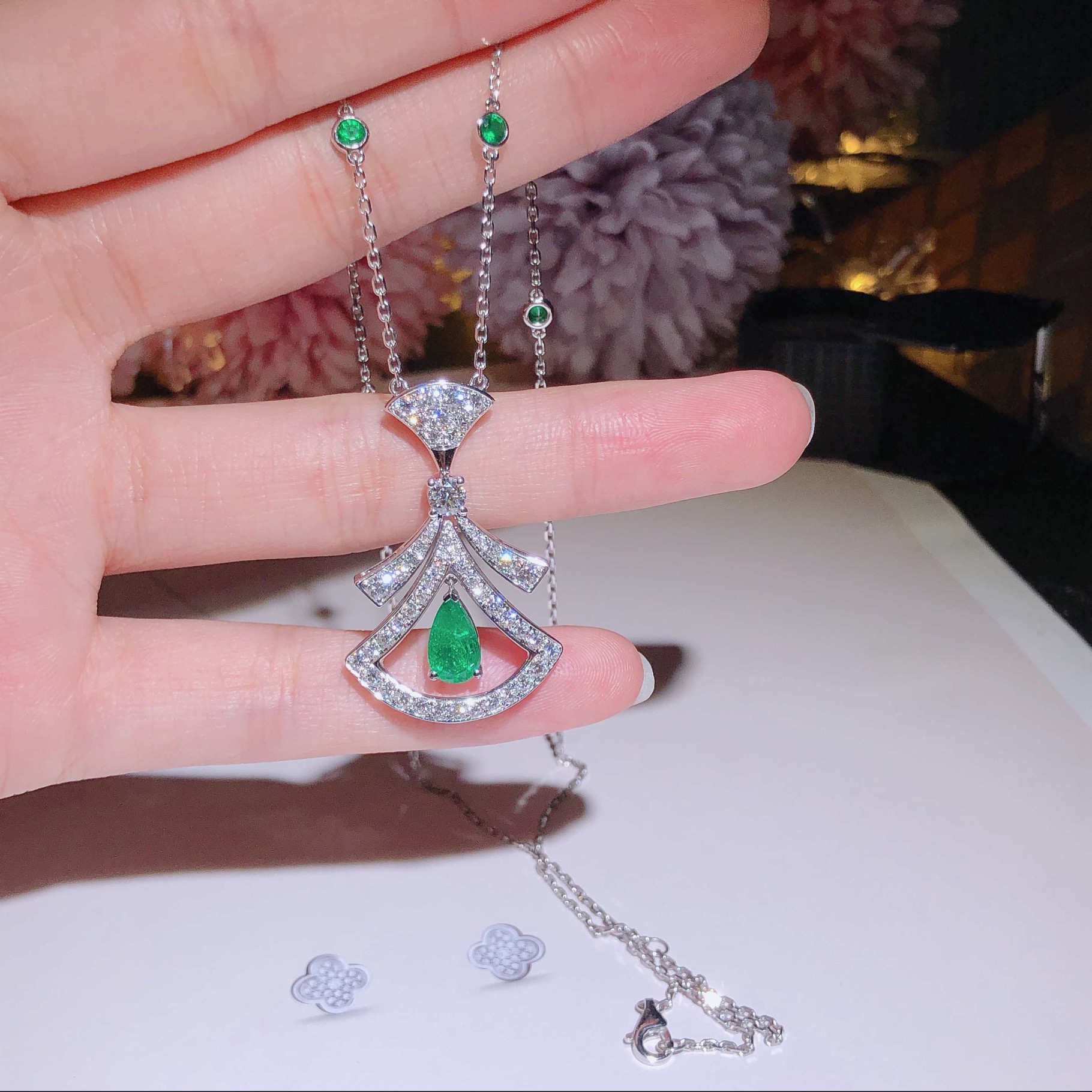 Dubai Shop Emerald Necklace 18k White Gold Set with Natural Diamonds ➕ Emerald Gems