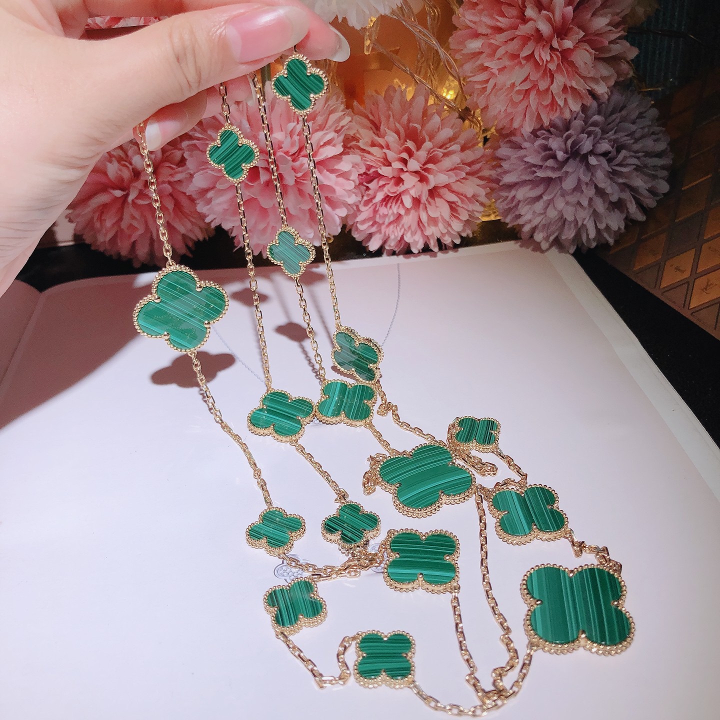 Magic Alhambra long necklace 16 motifs Yellow gold Malachite,