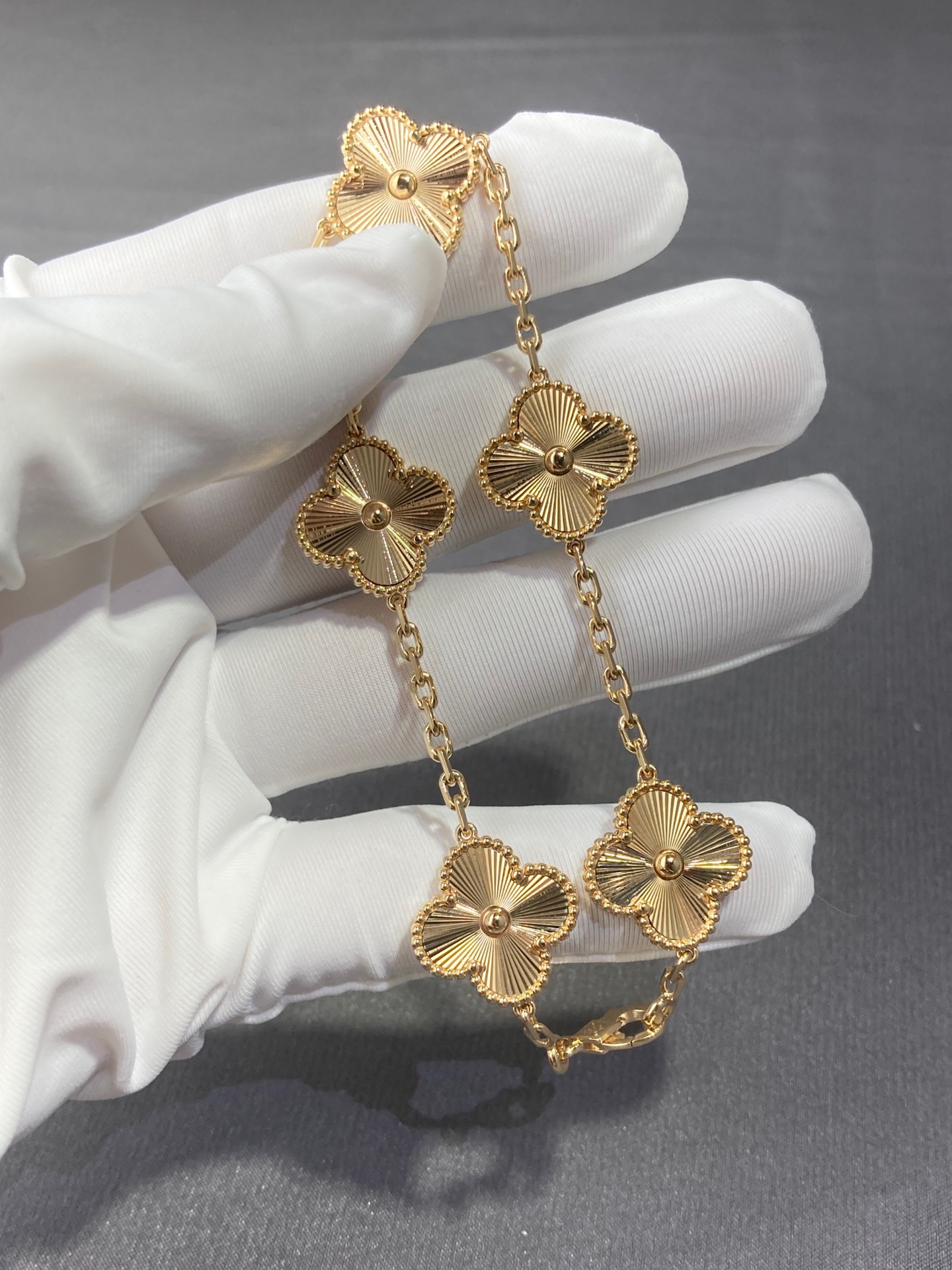 Vintage Alhambra bracelet 5 motifs guilloché yellow 18k gold.
