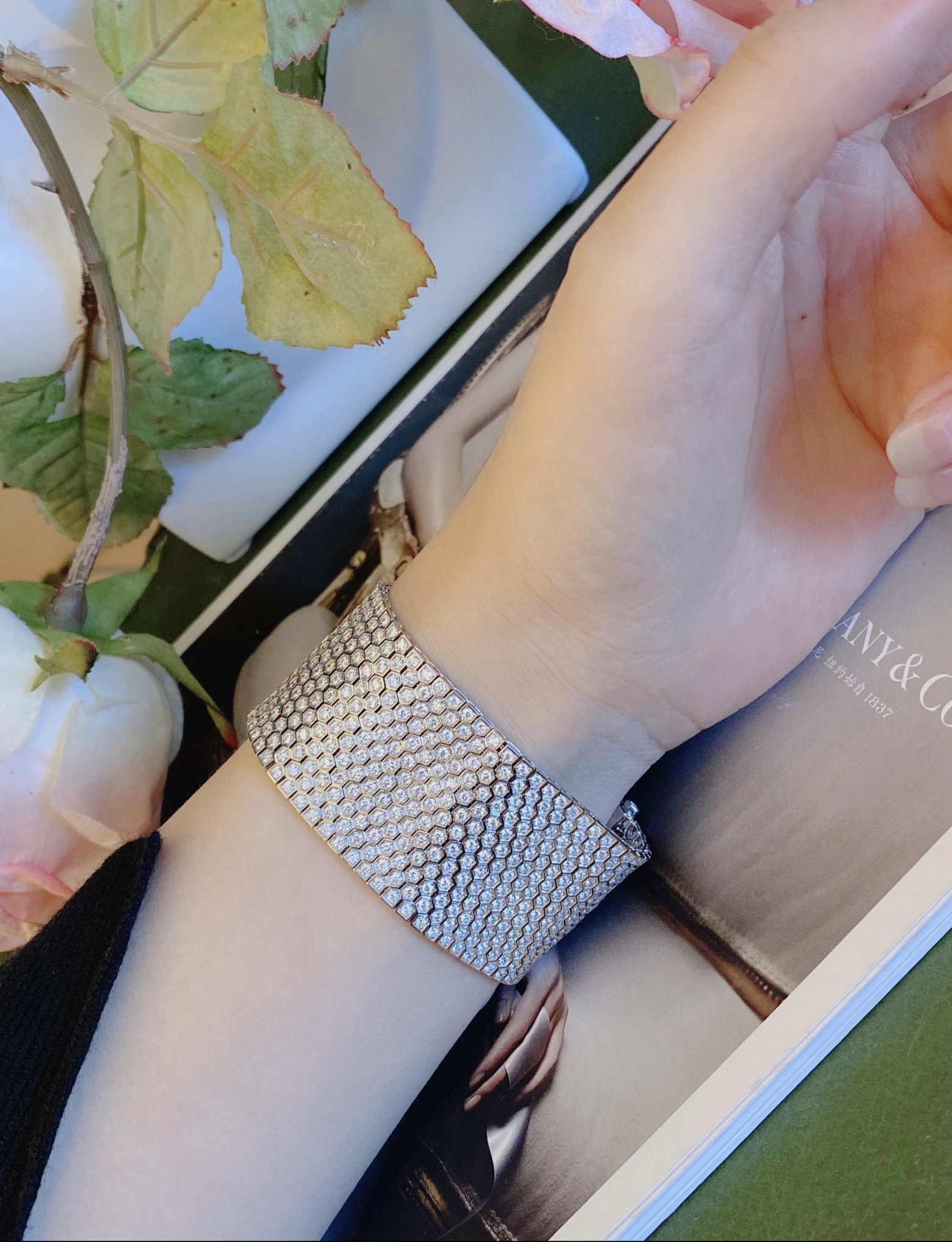 Hong Kong New Wide diamond bracelet exclusive design like to order