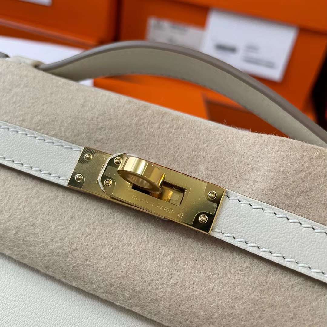 Kuwait HM KL pochette 22 Swift皮 Craie 10奶昔白 金扣