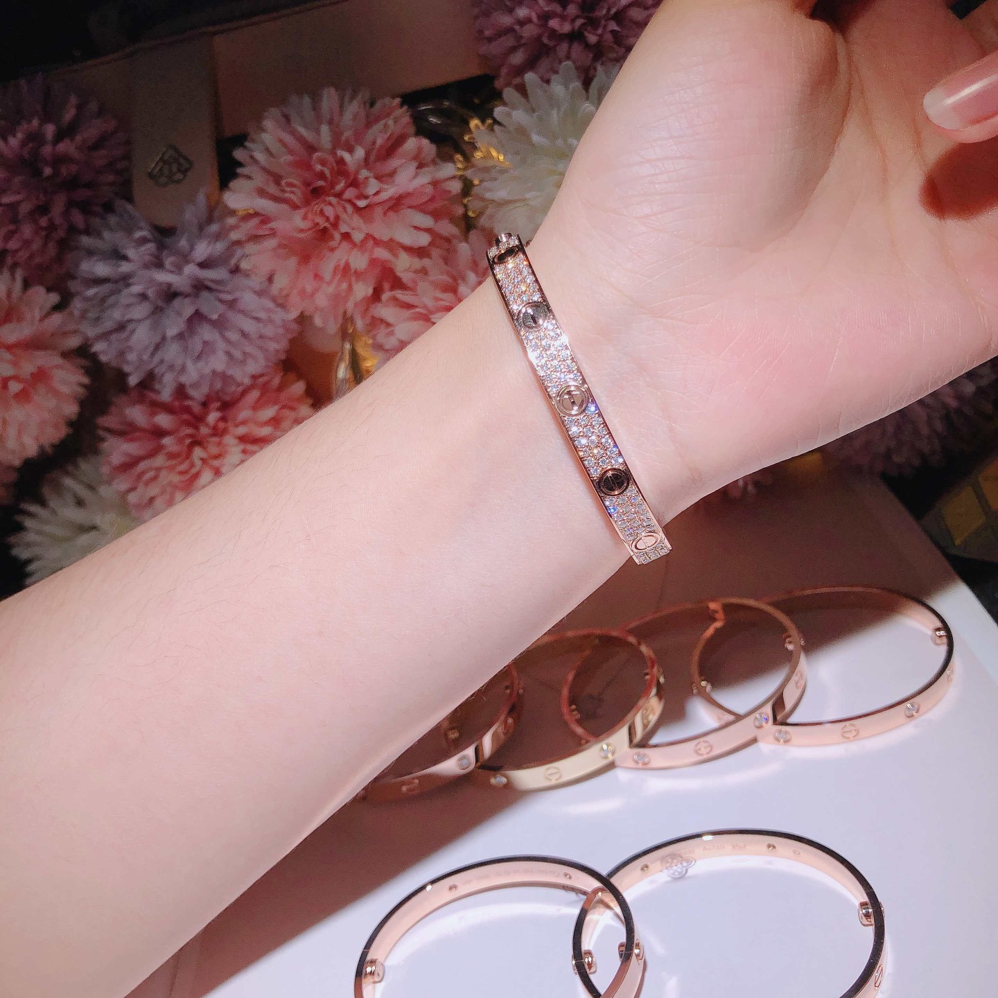 LOVE bracelet, 18k gold, set with 204 brilliant-cut diamonds totaling 1.99 carats. Width: 6.7 mm. Thickness: 3 mm.