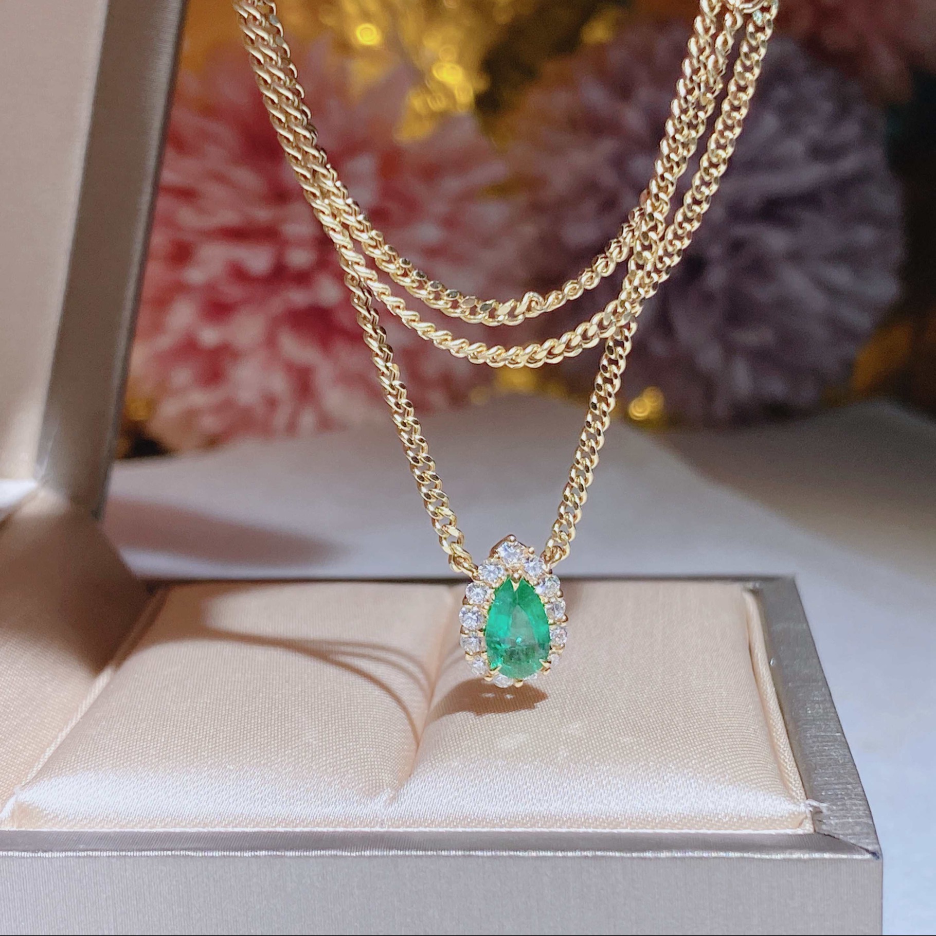 Small emerald necklace 18k inlaid with natural diamonds ➕ emerald gemstones