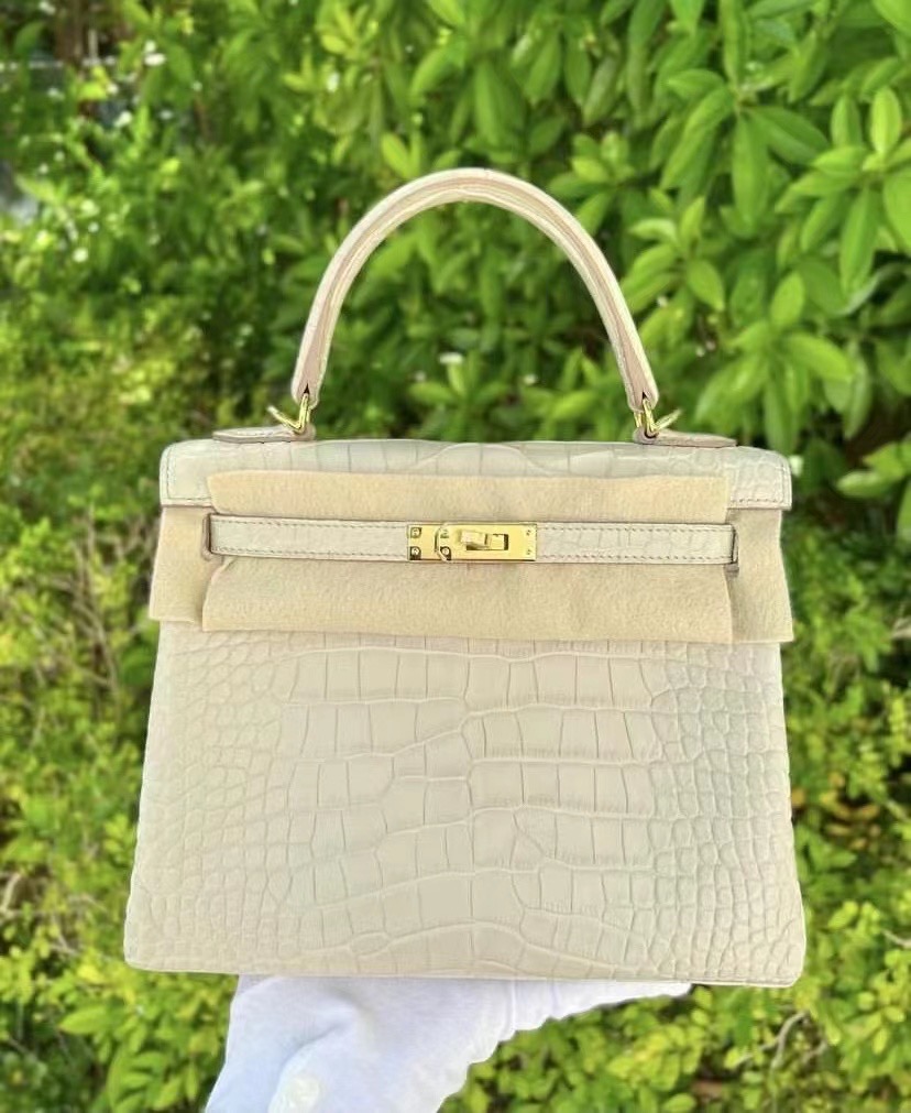 新到皮🐊雾面美洲鳄鱼 8L Beton 奶油白 Matte Alligator Crocodile HM Hong Kong