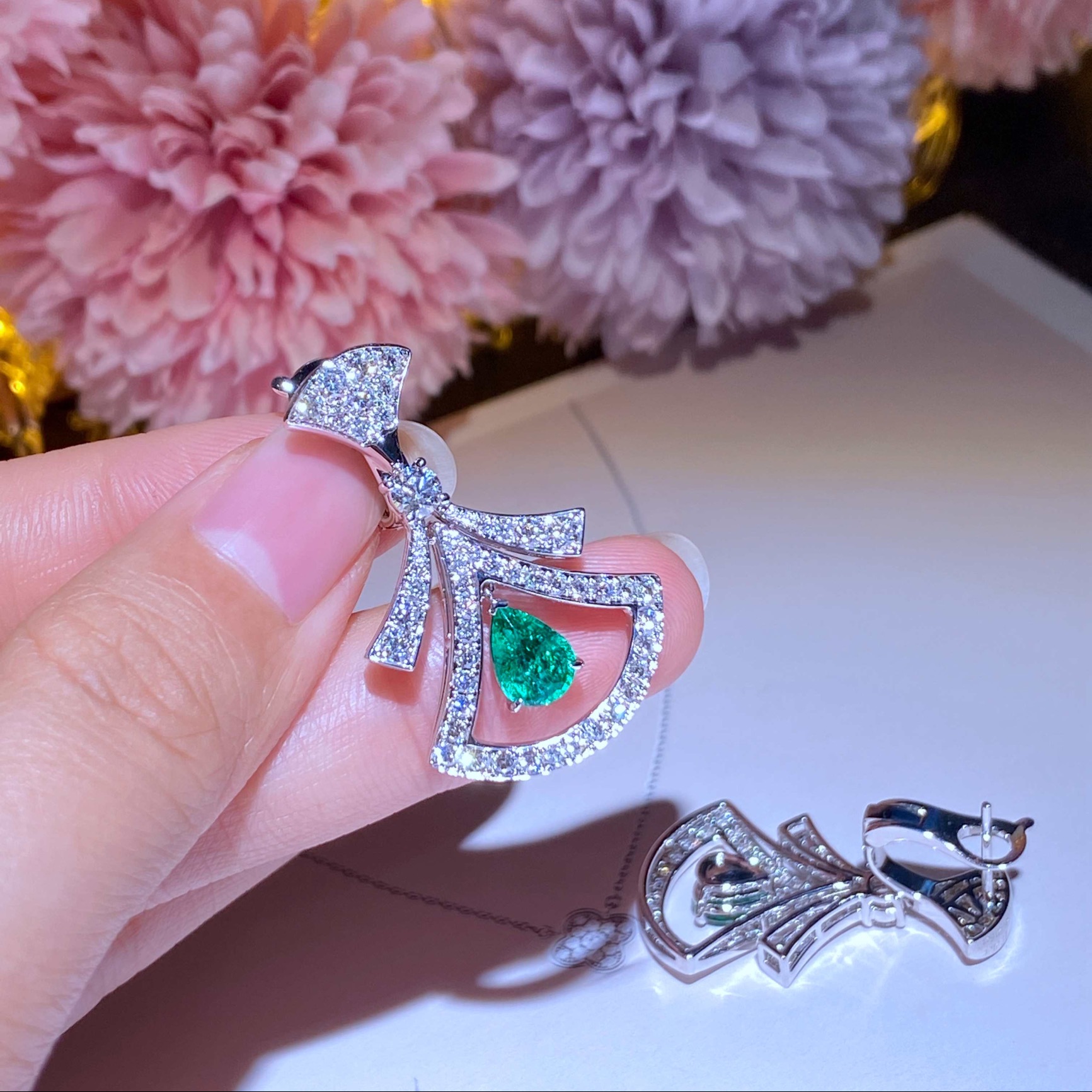 Dubai Shop Emerald earring 18k white gold inlaid with natural diamonds ➕ emerald gems
