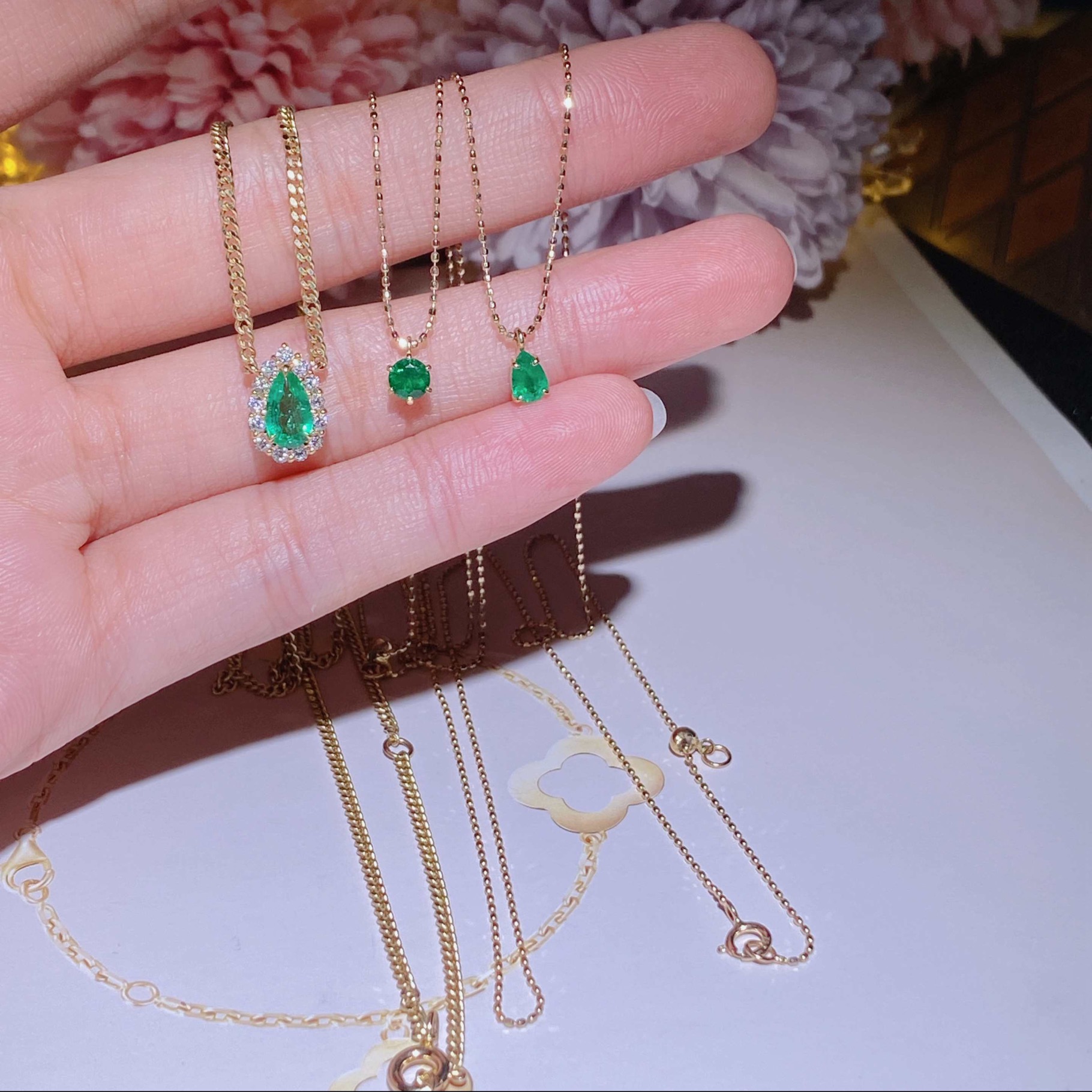 Hong Kong Shop Small Emerald Necklace 18k Gold Set with Natural Diamonds ➕ Emerald Gems