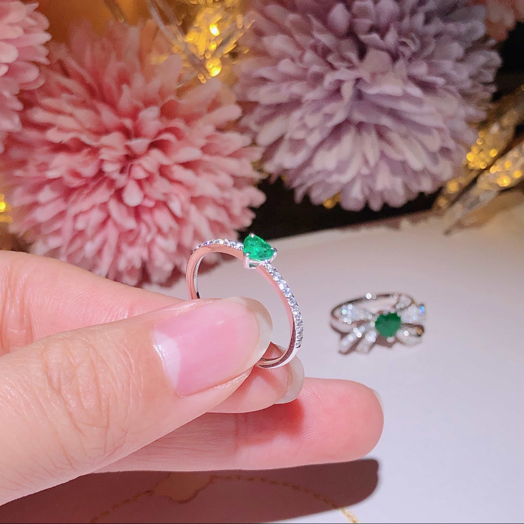 Kuwait Shop Small emerald ring 18K gold set with natural diamonds + emeralds.