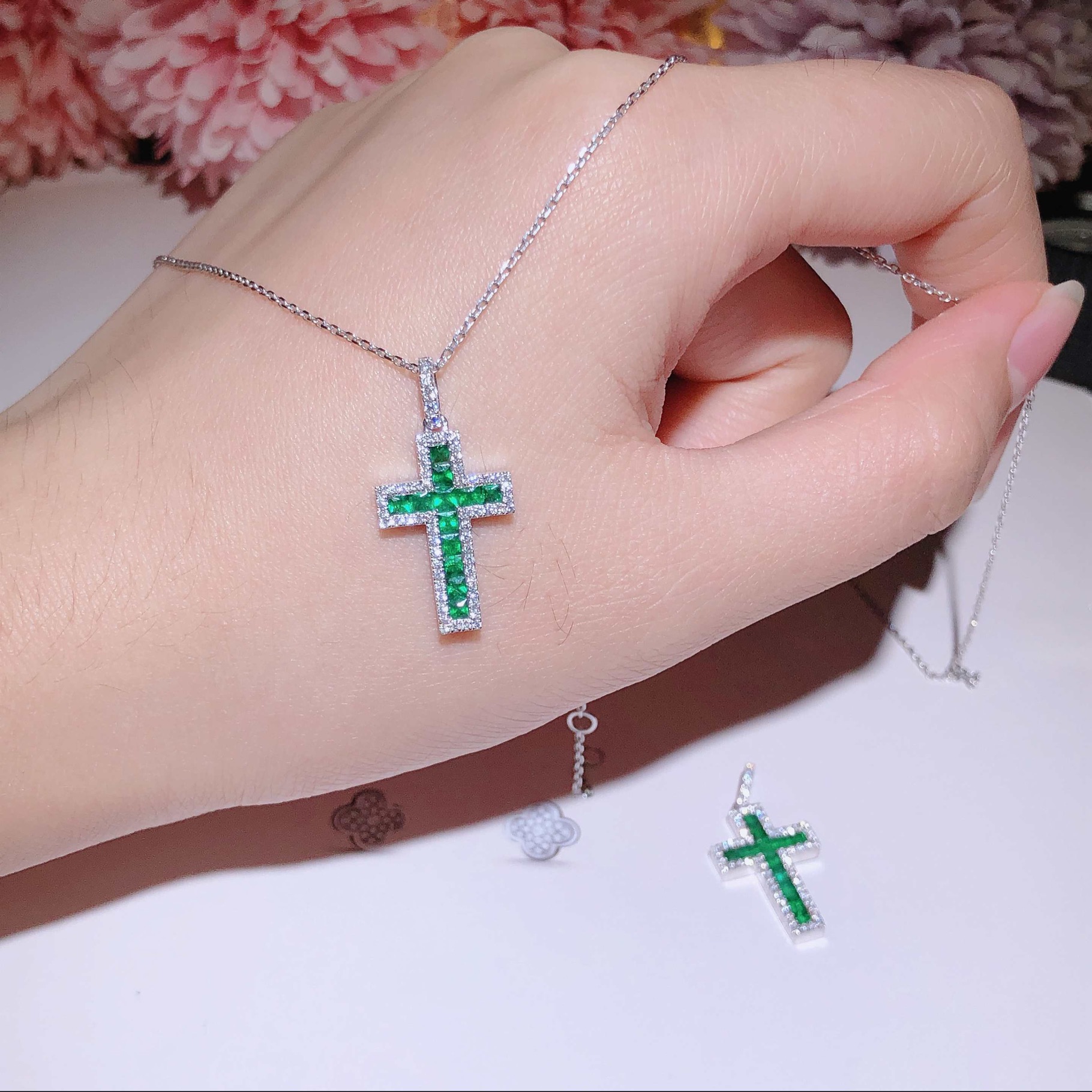 Kuwait Shop Emerald Necklace 18k White Gold Set with Natural Diamonds ➕ Emerald Gems
