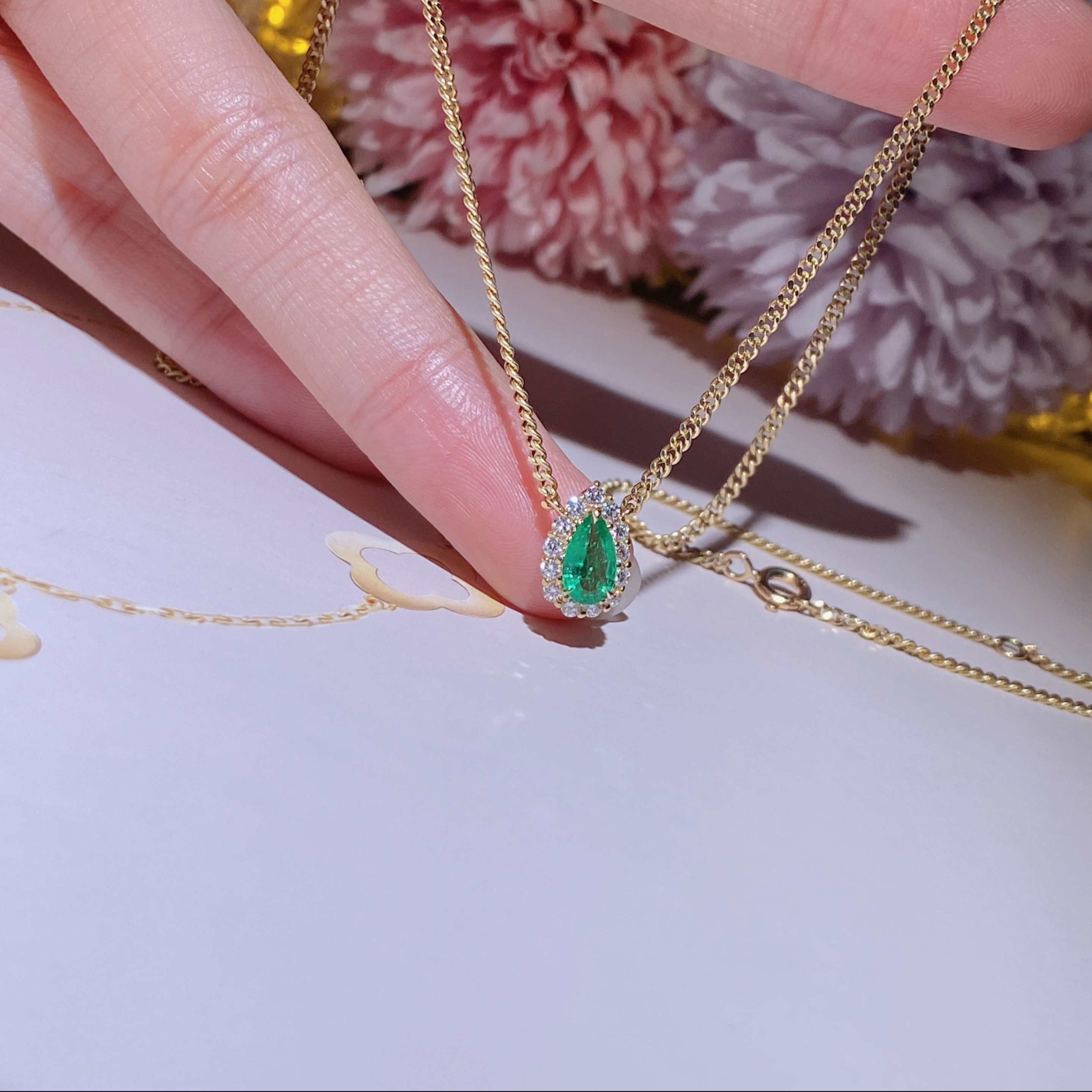 Small emerald necklace 18k inlaid with natural diamonds ➕ emerald gemstones